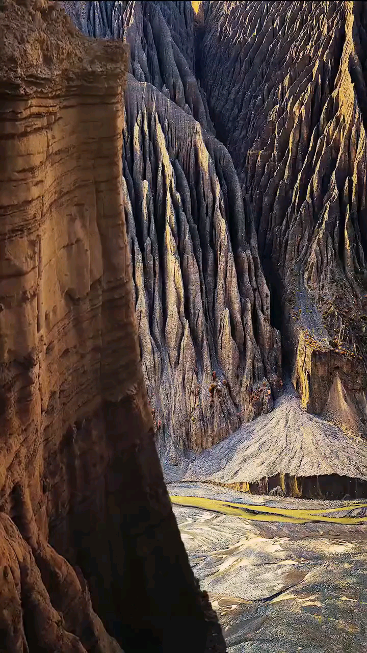 独库公路第一景 大峡谷